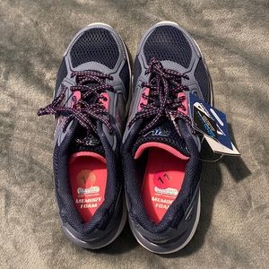 NWT sz 11 Fila Memory Foam sneakers with Cool Max